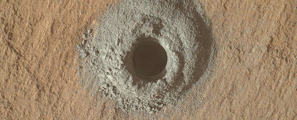 NASA'nın Merak Gezgini Mars'ta Delikler Açtı ve Çok Garip Bir Şey Buldu